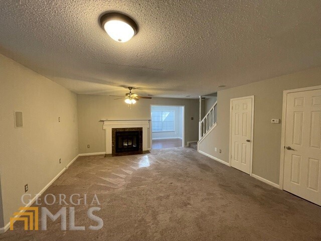 Building Photo - 2045 Fairways Ct