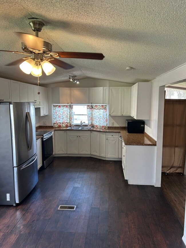 Building Photo - Mobile Home in Sarasota Lakes and Rv