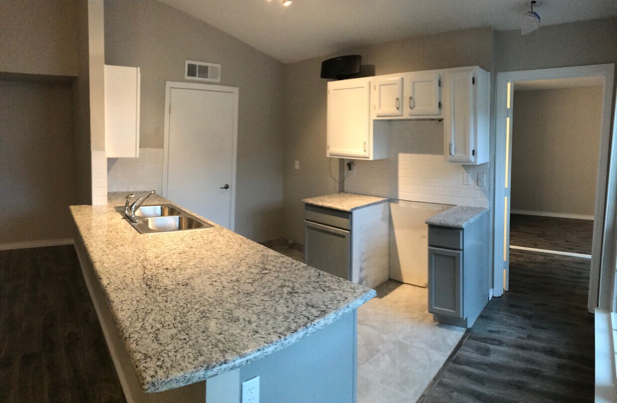 New Kitchen! New Appliances arriving today! - 670 W Warrior Trail