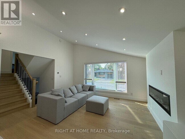 Building Photo - 52 Sedgebrook Crescent