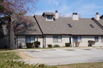 Building Photo - 810 White Oak Dr