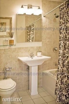 Building Photo - 11 Camelot Ct