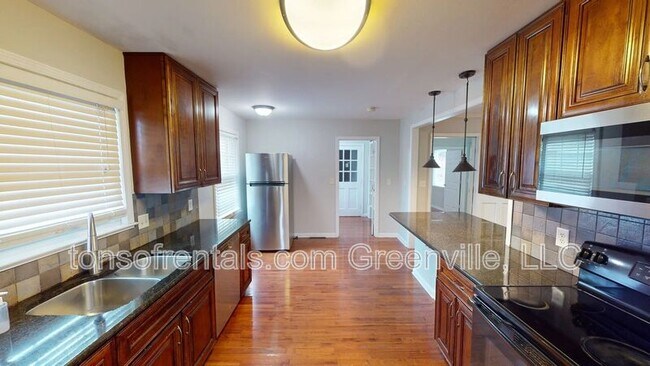 Foto del edificio - 4597 Coach Hill Dr