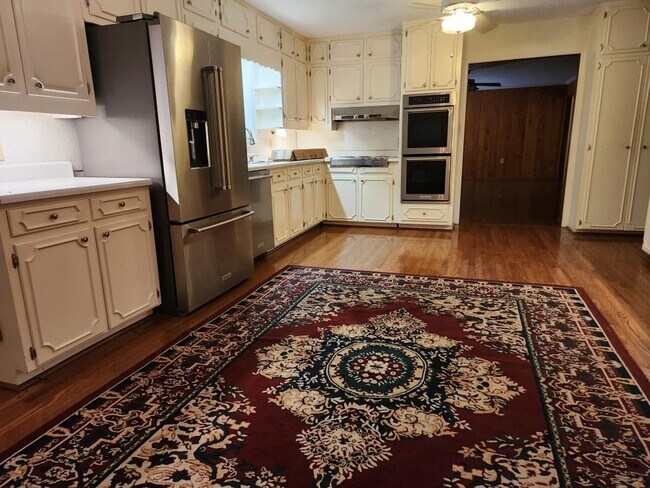 Foto del edificio - 1181 Lake Shore Cir