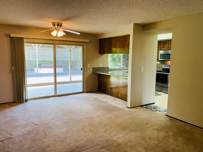 Foto del edificio - Charming Home Nestled on a Cul-De-Sac!