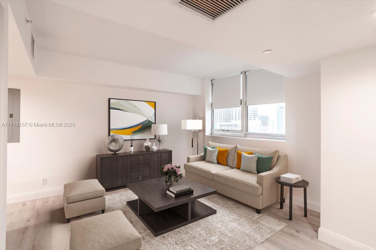 Foto principal - 111 E Flagler St