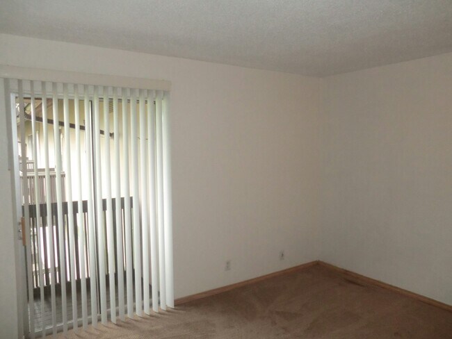 Building Photo - 1425 S Puget Dr