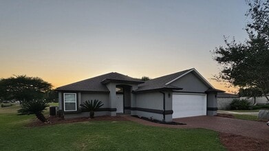 Building Photo - 3201 Kingsmill Dr