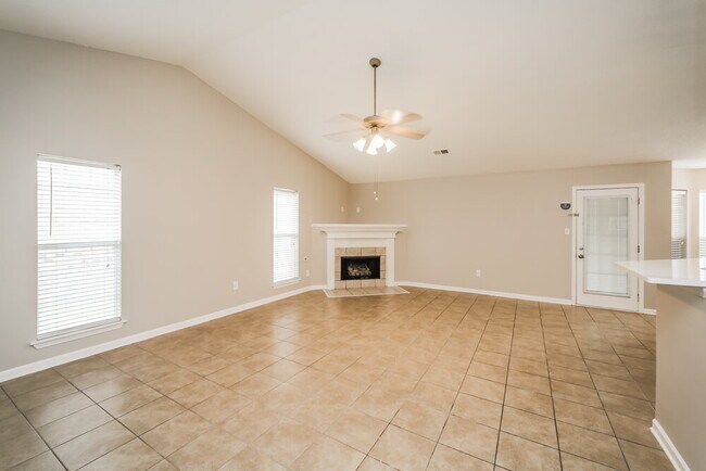 Building Photo - 8202 Martin Dr