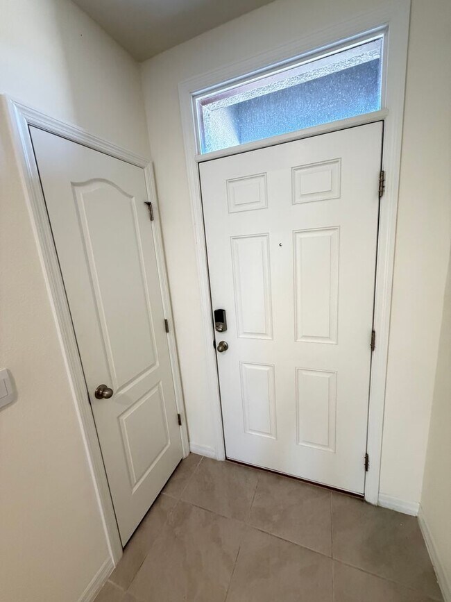 Building Photo - For Rent – Brand New 4-Bedroom Home in Davenport (Internet Included!)