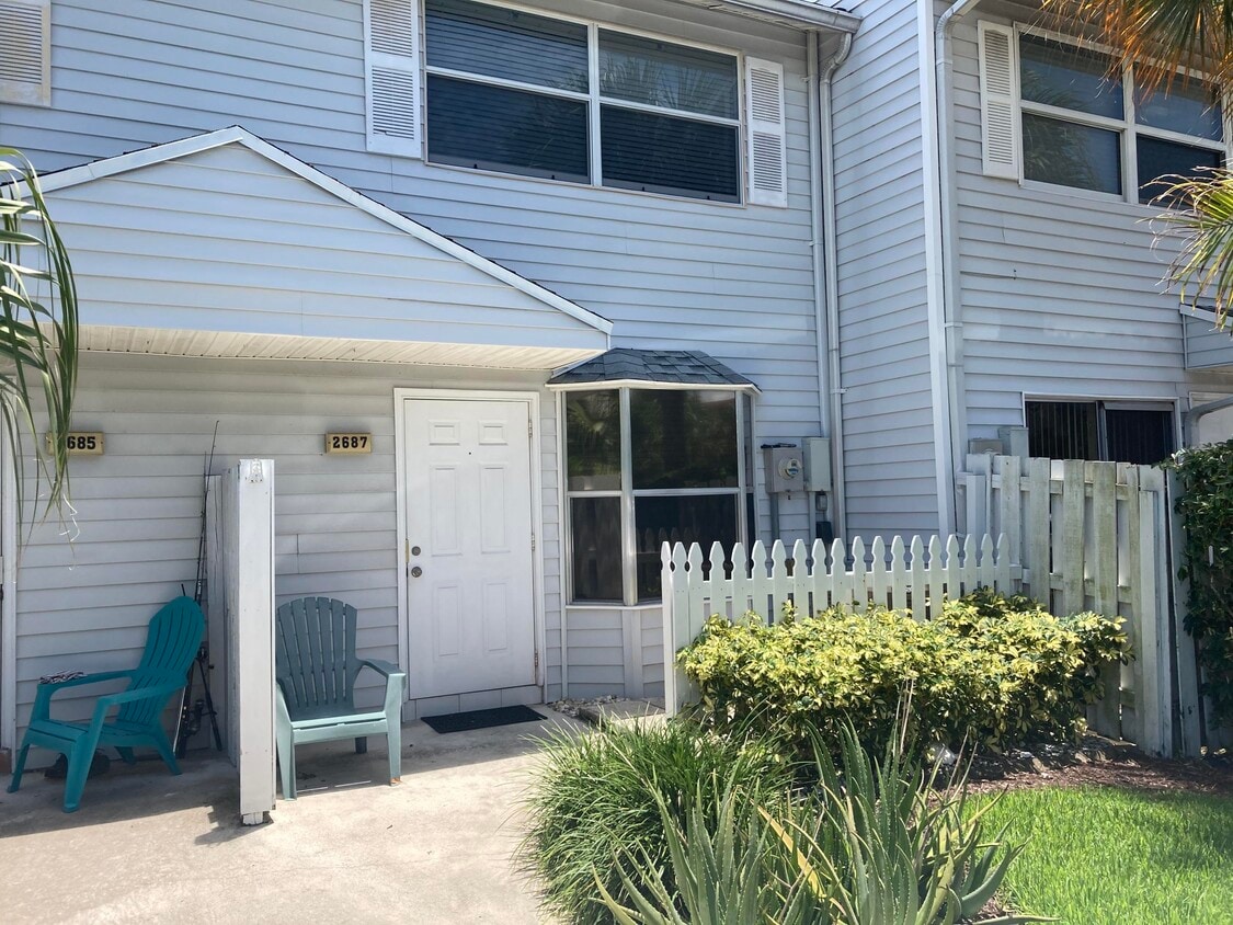 2687 NE 15th St, Pompano Beach, FL 33062 Townhome Rentals in Pompano