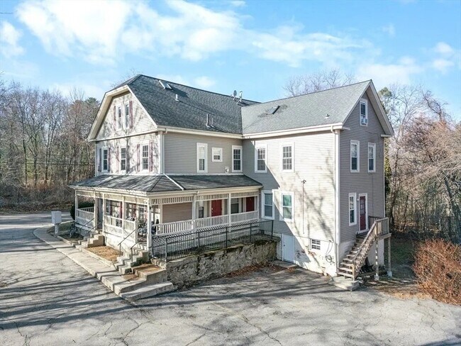 Building Photo - 338 Summer St