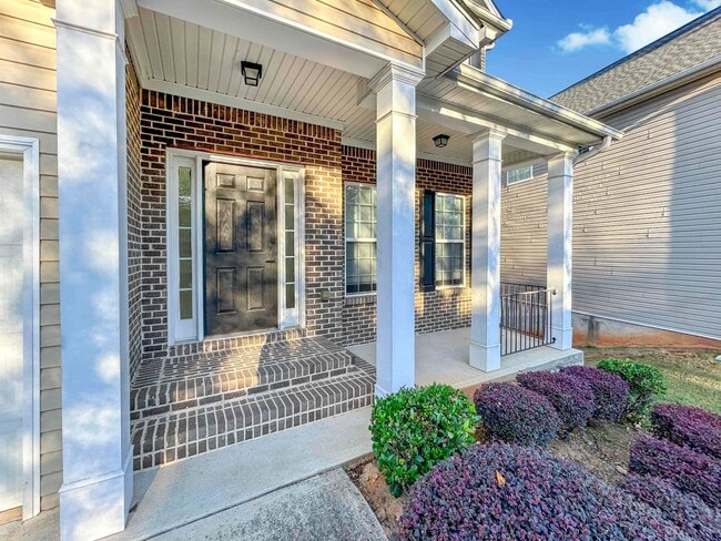 Foto del edificio - Fantastic 3 BR/2.5 BA Traditional on Full Unfinished Basement in Austell!