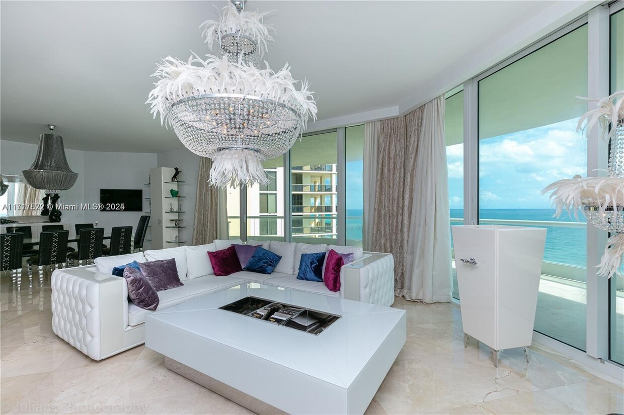 Foto principal - 16051 Collins Ave