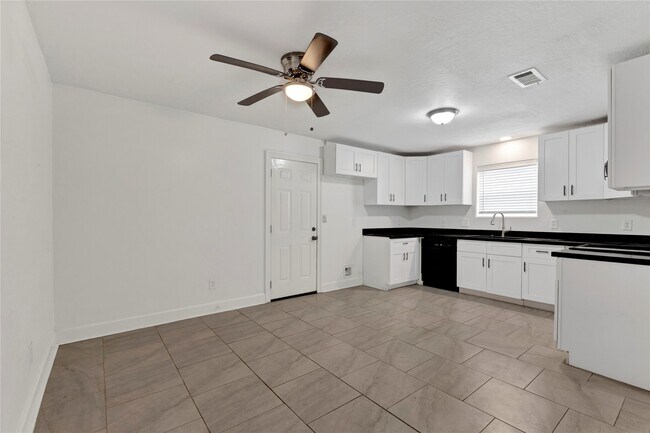 Foto del edificio - 16003 Birch Vale Dr