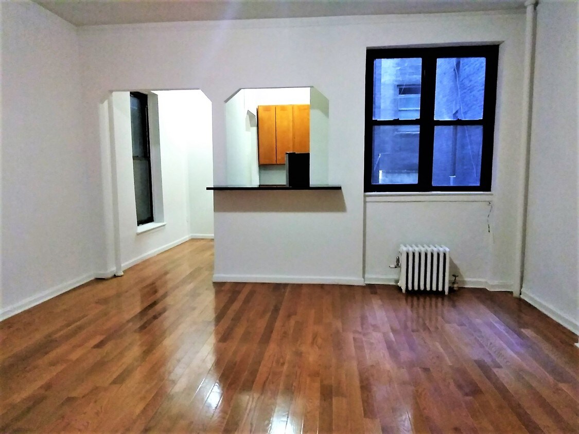 Primary Photo - 239 W 52nd St