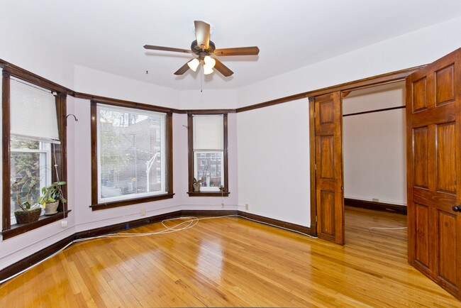 Building Photo - 1476 W Farragut Ave