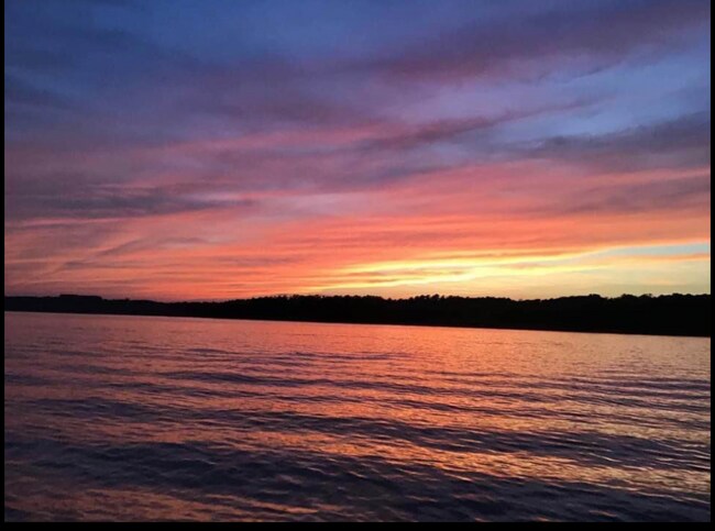 Building Photo - 219 Edgewater Dr