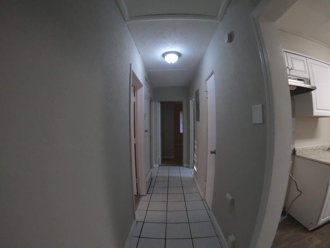Foto principal - 304 Pine Ridge Rd