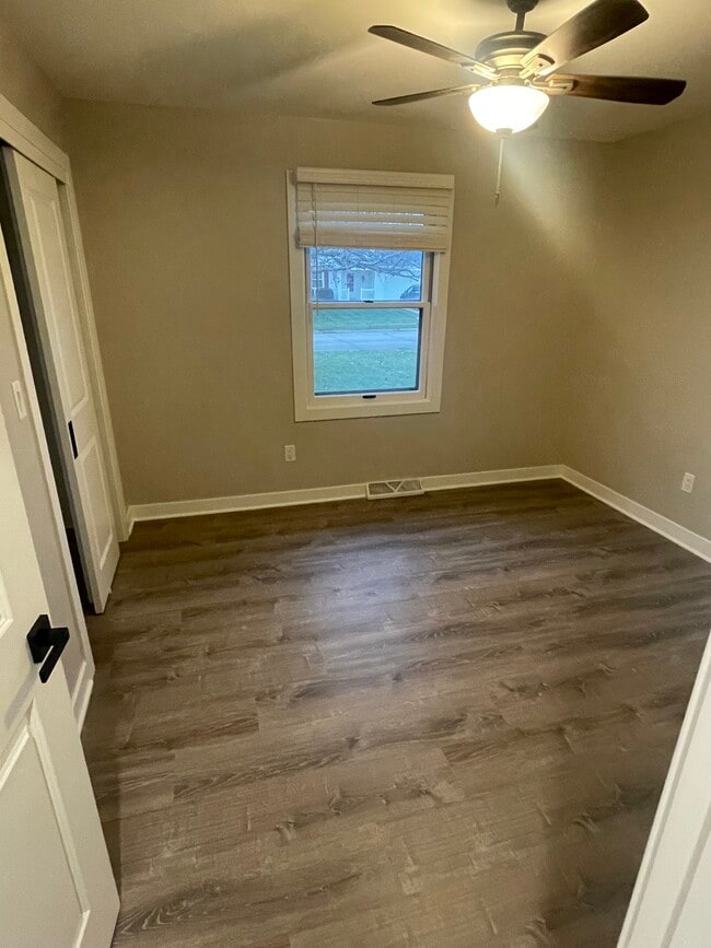 Bedroom - 7605 W Norwood Ln