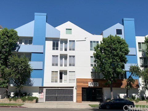 Foto del edificio - 1930 S Beverly Glen Blvd