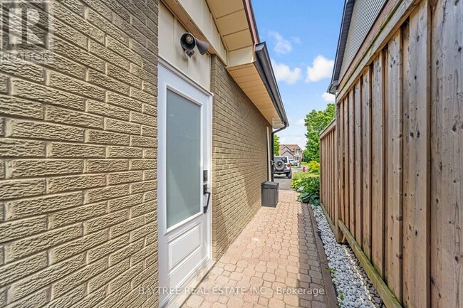 Building Photo - 6 Marmora Pl