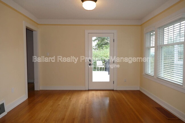 Building Photo - 5746 35th Ave NE