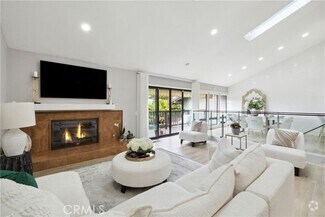 Building Photo - 25 Palos