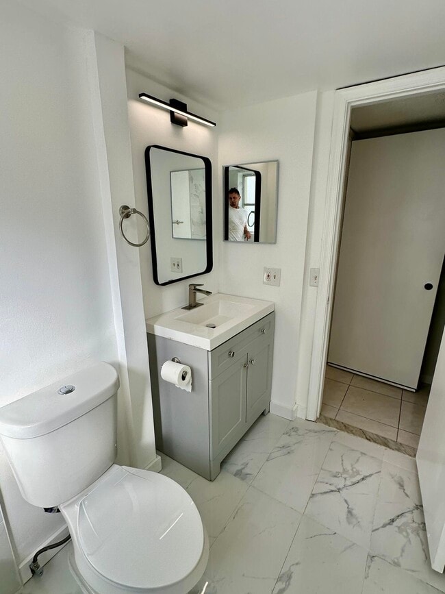 Foto del edificio - 23099 Barwood Ln N