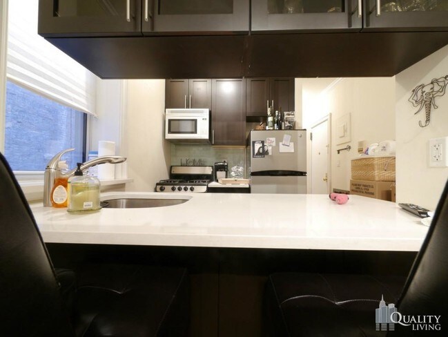 Building Photo - 309 E 5th St