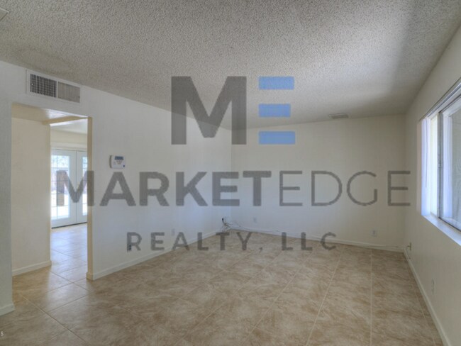 Building Photo - 3Bed/1Bath House at 35th/Cactus! $1499 MOV...