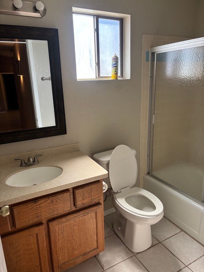 Foto del edificio - 5475 Valle Alegre