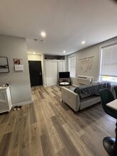 Building Photo - 178 Front St N