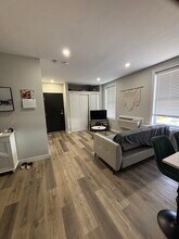 Building Photo - 178 Front St N