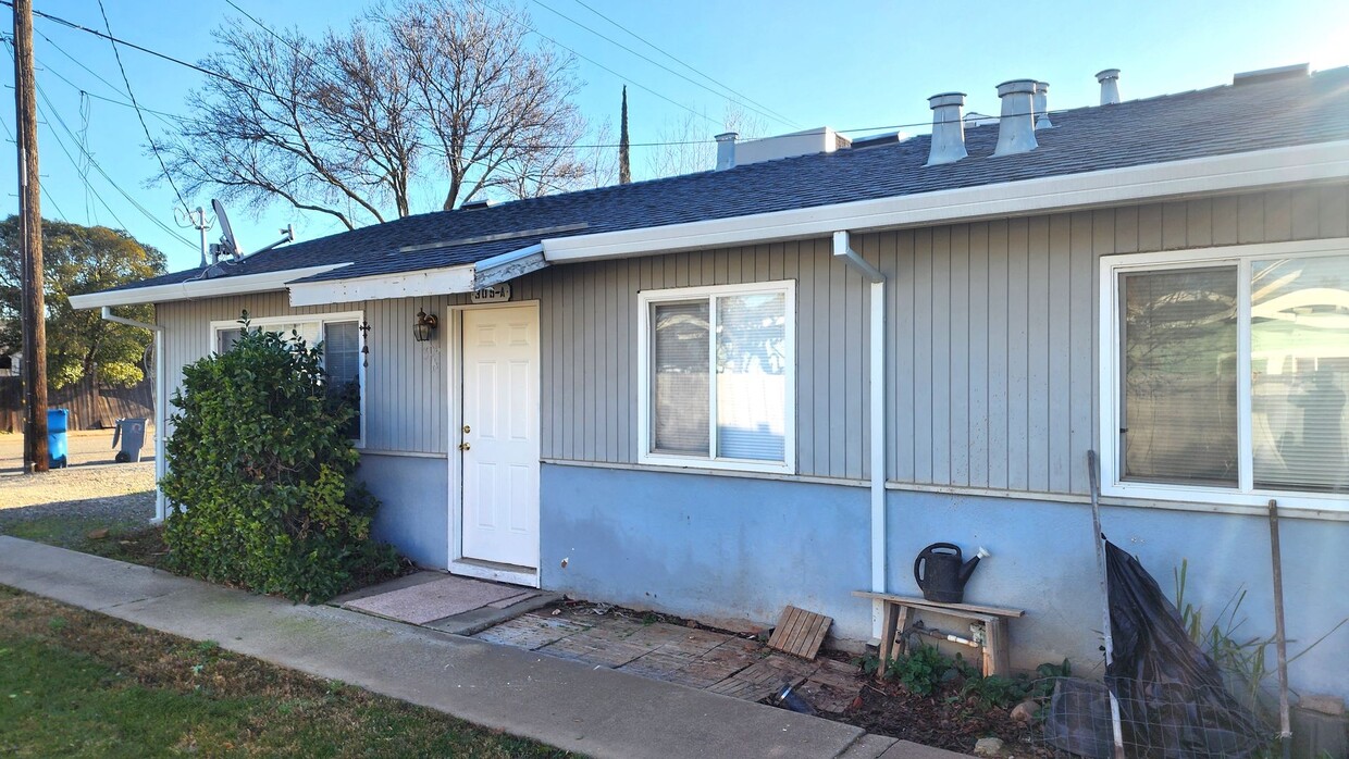 Building Photo - Wonderful 2bd/1ba Wheatland Duplex!