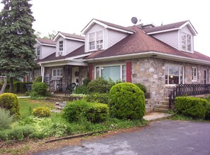 Building Photo - 1530 Main St