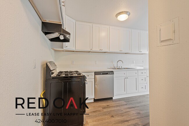 Foto del edificio - 17830 Sherman Way