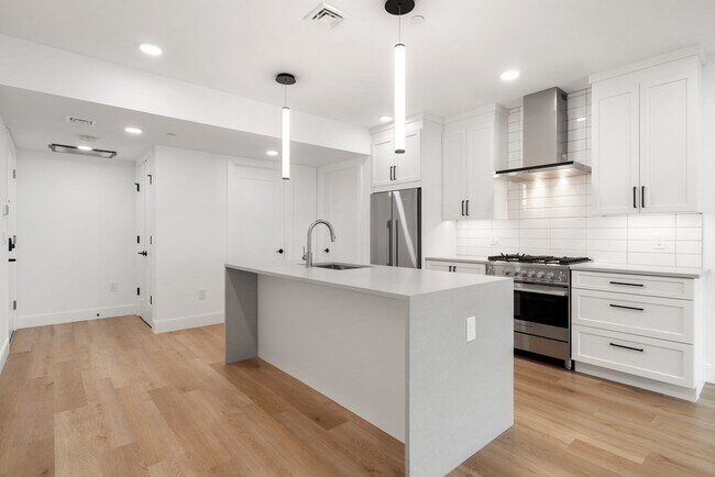 Building Photo - 3171 Washington St