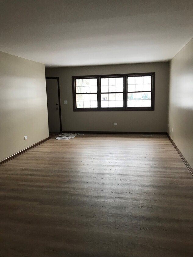 Living Room - 654 Eletson Dr