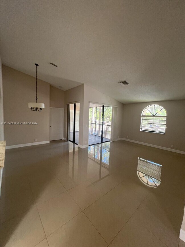 Foto del edificio - 10700 NW 14th St