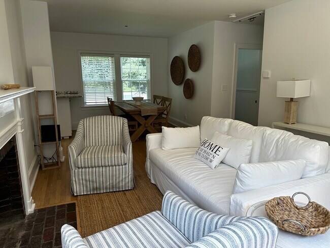 Foto del edificio - 26 Old Oaken Bucket Rd