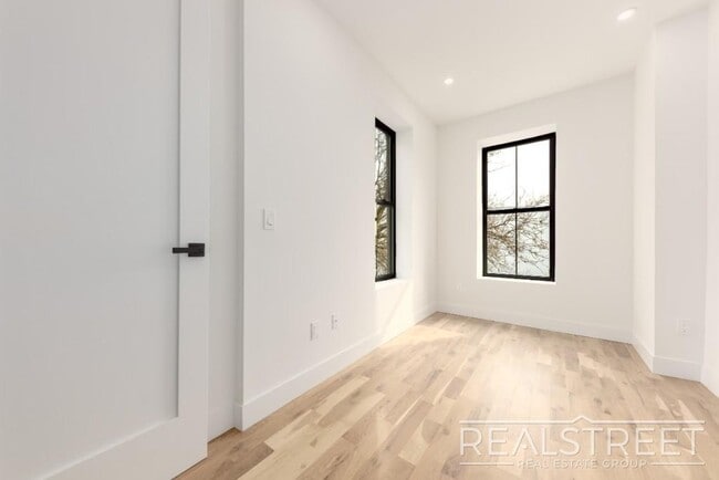 Building Photo - Brand New 4 Bed 3 Bath Floor Thru with WD & Central Air in Crown Heights!