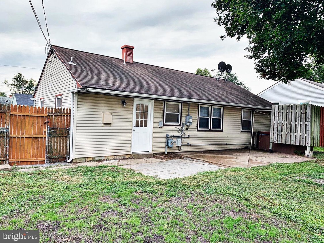 Primary Photo - 111 Cross Ave