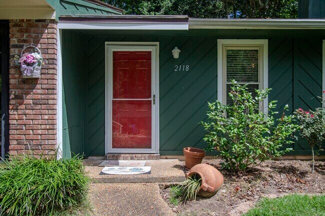 Building Photo - 2118 Victory Garden Ln