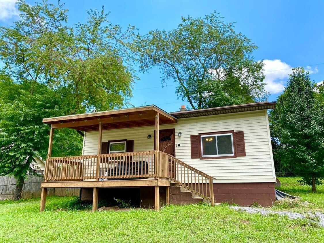Primary Photo - Cozy West Asheville Home with Fence