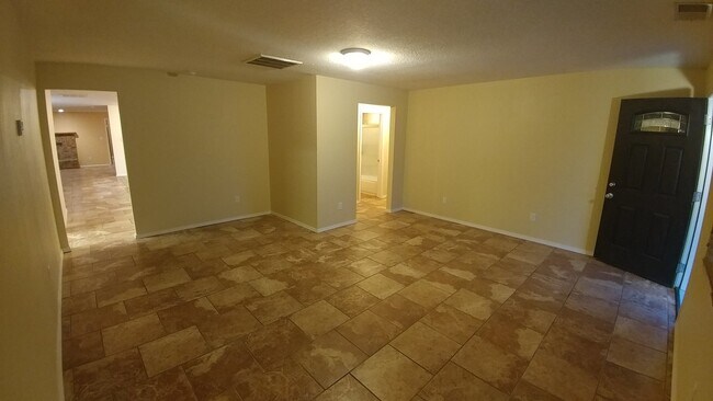 Building Photo - Amazing 3 Bedroom, 3 Bath in The NE!