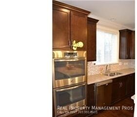 Building Photo - 10607 Legacy Ln