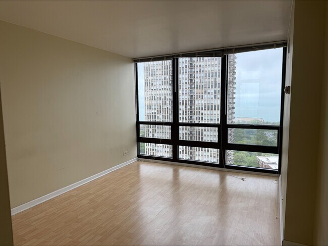 Building Photo - 1636 N Wells St
