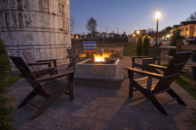 Building Photo - Silo Pointe