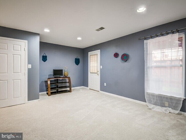 Foto del edificio - 5921 Kirkcaldy Ln